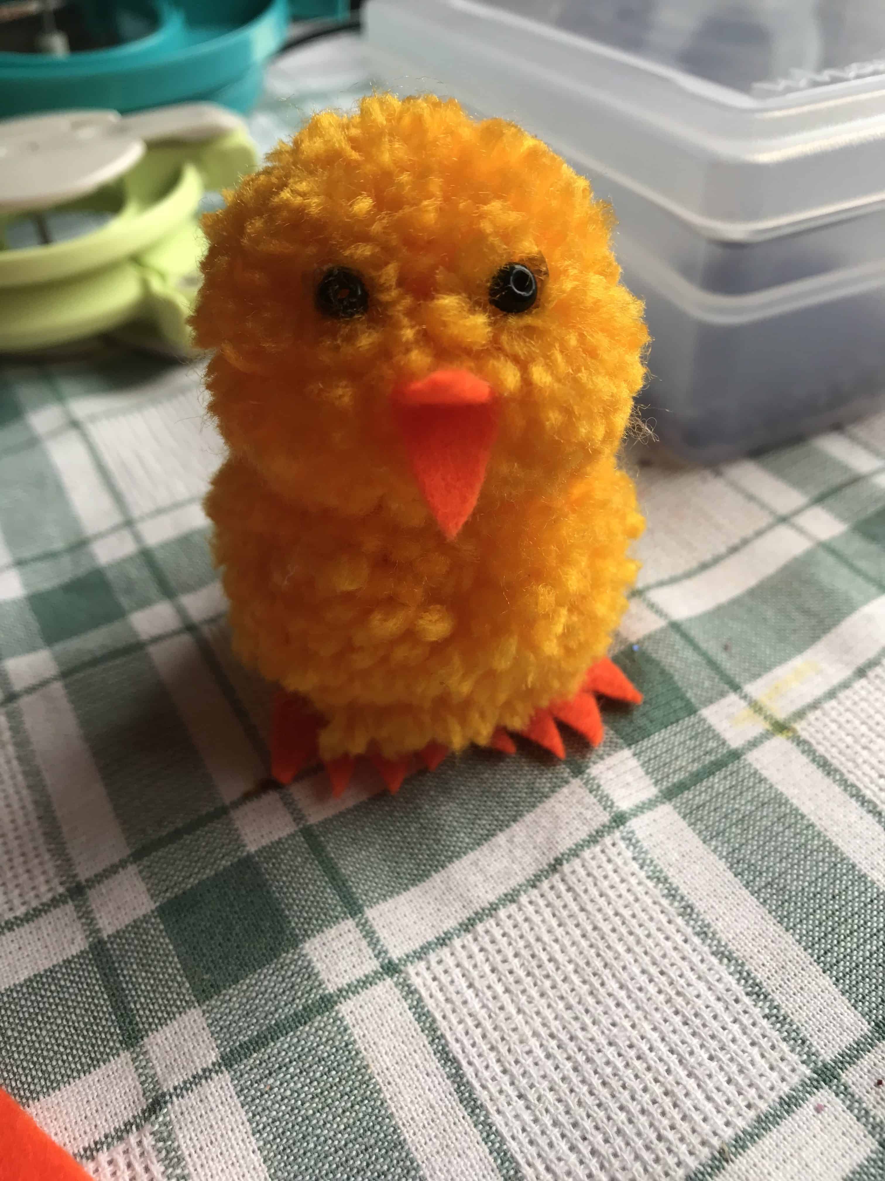 Kids Easter Craft | Quick & Easy Easter Chick You Can Make In Less Than 30 Minutes | Easy Easter Craft | Easter Activities | Pom Pom Craft | Crafts To Make and Sell | Via: https://themummyfront.com #themummyfront.com #easterchick #eastercraft #eastercraftsforkids #easteractivities #easycrafts #craftstosell #easter