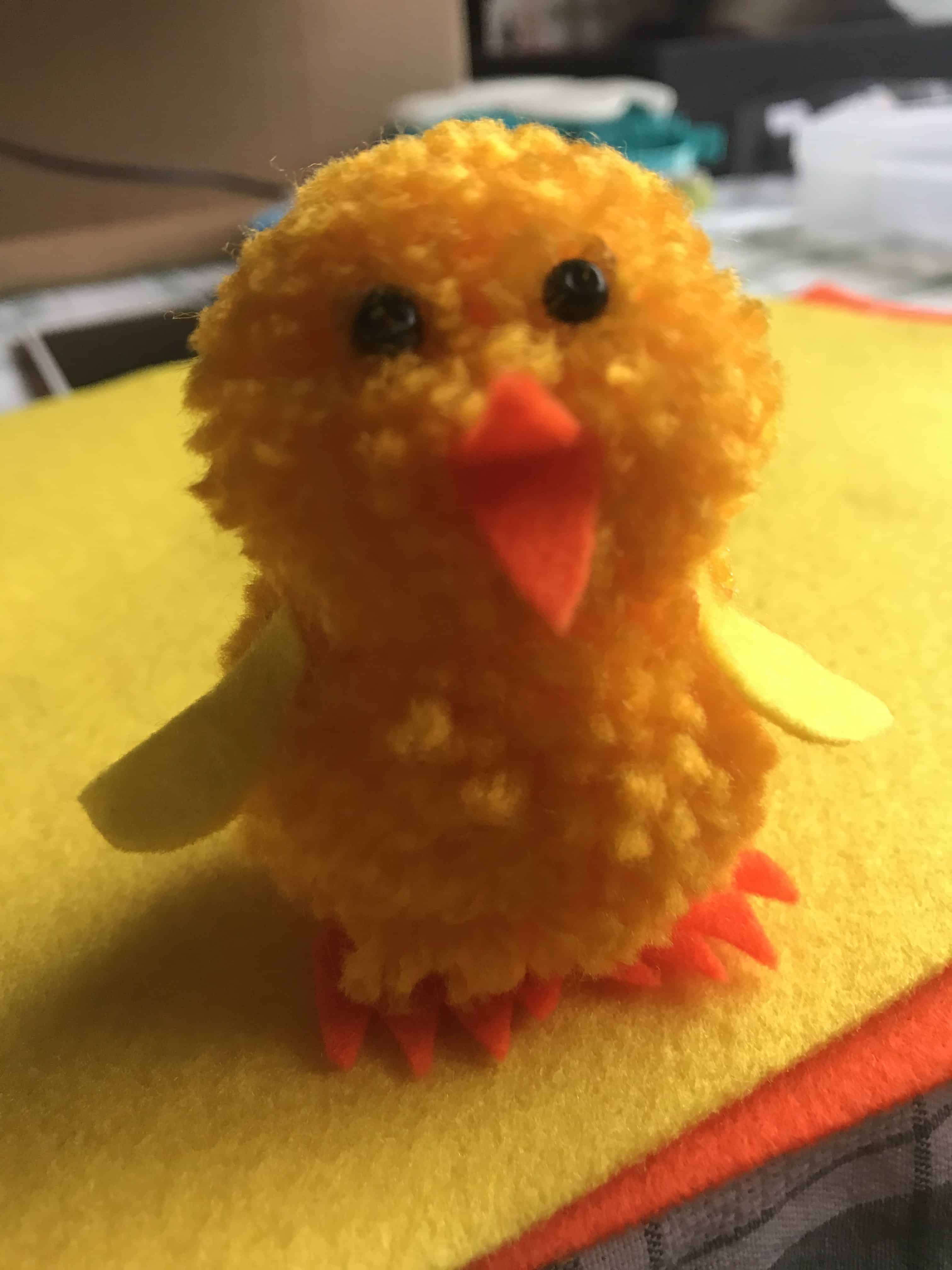 Kids Easter Craft | Quick & Easy Easter Chick You Can Make In Less Than 30 Minutes | Easy Easter Craft | Easter Activities | Pom Pom Craft | Crafts To Make and Sell | Via: https://themummyfront.com #themummyfront.com #easterchick #eastercraft #eastercraftsforkids #easteractivities #easycrafts #craftstosell #easter