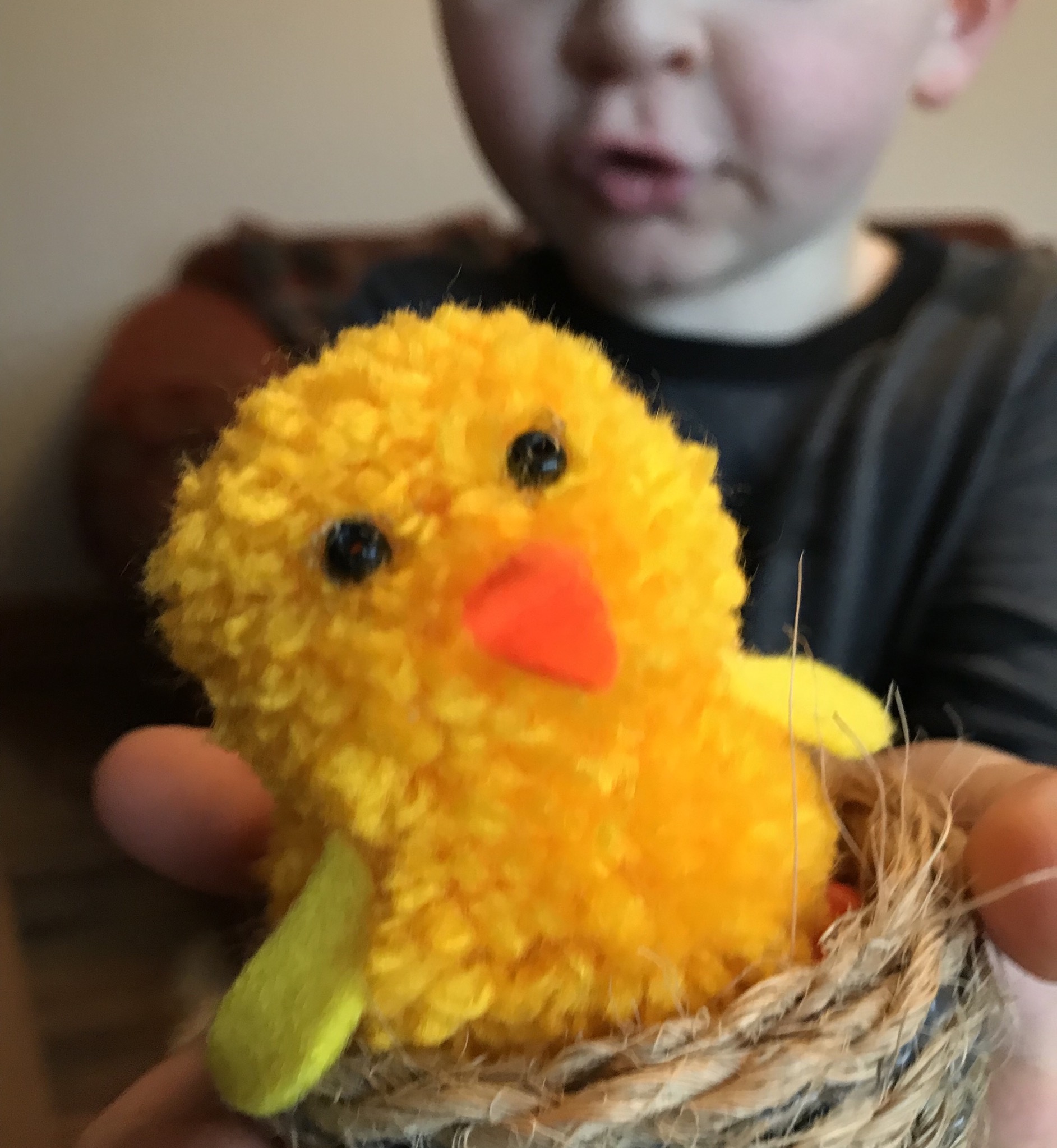 Kids Easter Craft | Quick & Easy Easter Chick You Can Make In Less Than 30 Minutes | Easy Easter Craft | Easter Activities | Pom Pom Craft | Crafts To Make and Sell | Via: https://themummyfront.com #themummyfront.com #easterchick #eastercraft #eastercraftsforkids #easteractivities #easycrafts #craftstosell #easter