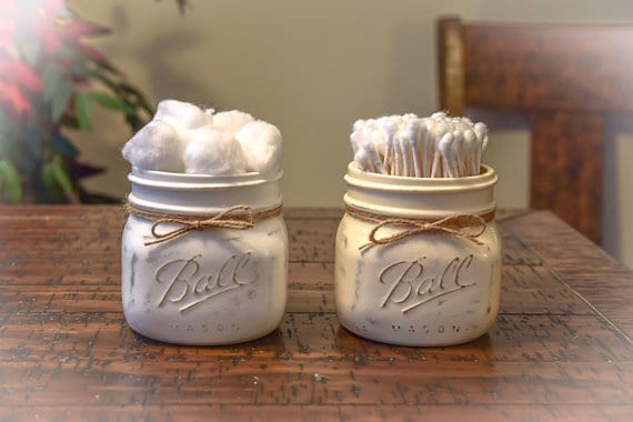 Perfect Farmhouse Style Gift Ideas For Less Than $20 #rustic #homedecor #home #decor #homedecoridea #homeideas #dreamhome #giftideas #rustichomedecor #farmhouse #farmhousehomedecor #housewarminggifts #'housewarming