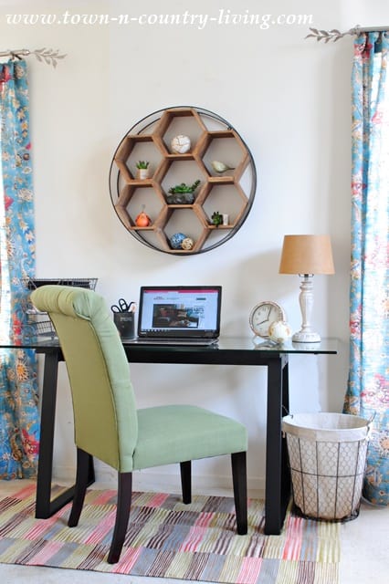Small Home Office Ideas That Will Make You Want to Work Overtime #smallhomeofficeideas #bohostylehomedecor