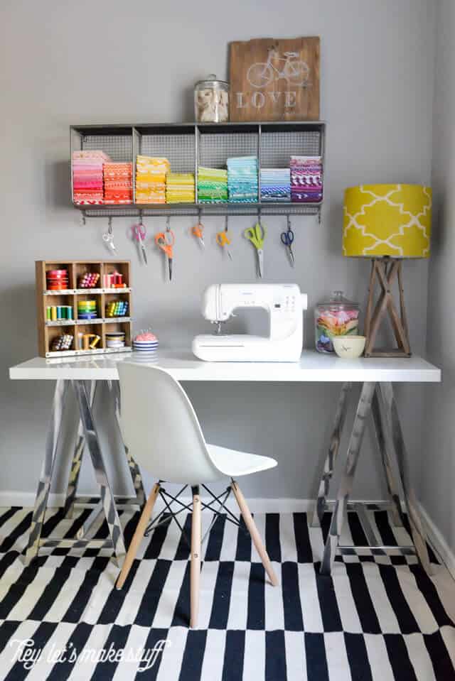 Small Home Office Ideas That Will Make You Want to Work Overtime #cozyofficenook #smallhomeofficeinspiration #officedesk #craftroom