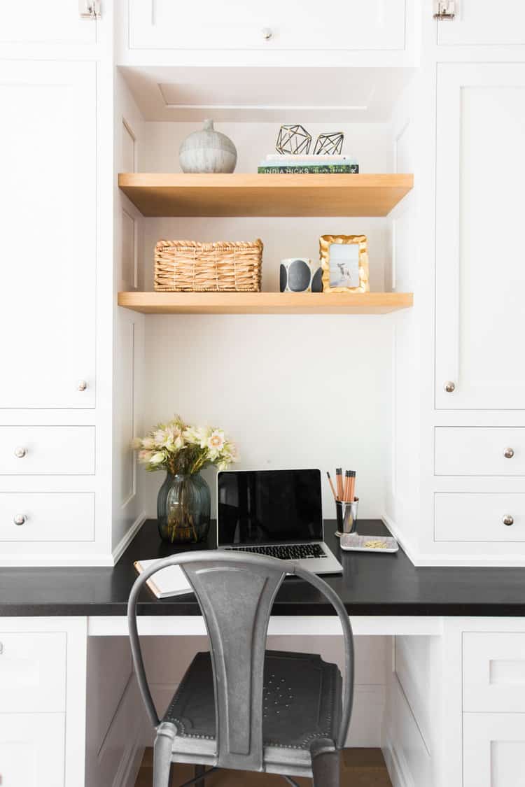 Small Home Office Ideas That Will Make You Want to Work Overtime, modern home office ideas #modernhomeoffice #builtinworkspace #smallhomeofficeinspiration