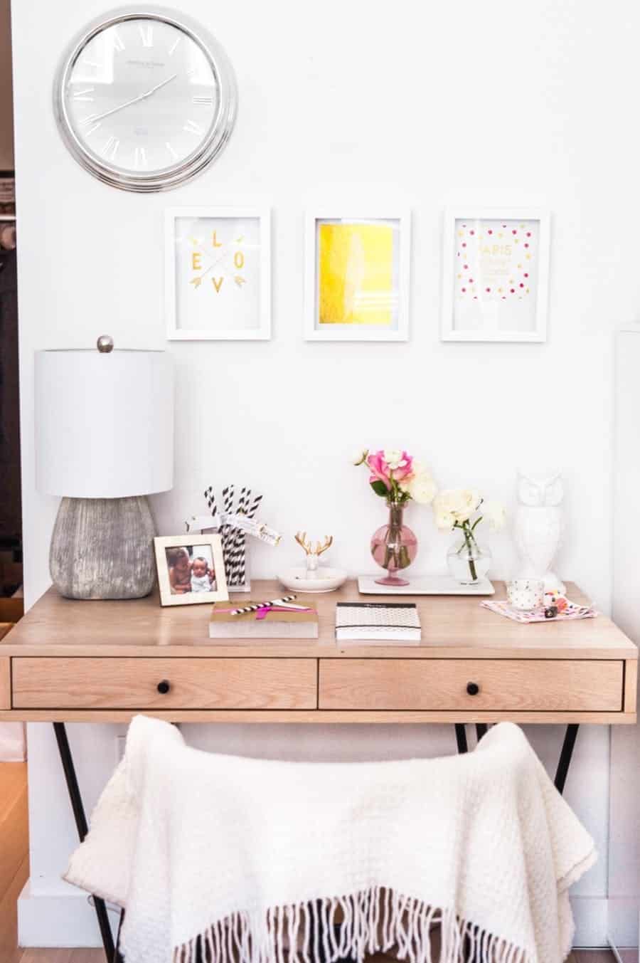 Small Home Office Ideas That Will Make You Want to Work Overtime #cozyofficenook #smallhomeofficeinspiration #officedesk #prettyhomeoffice