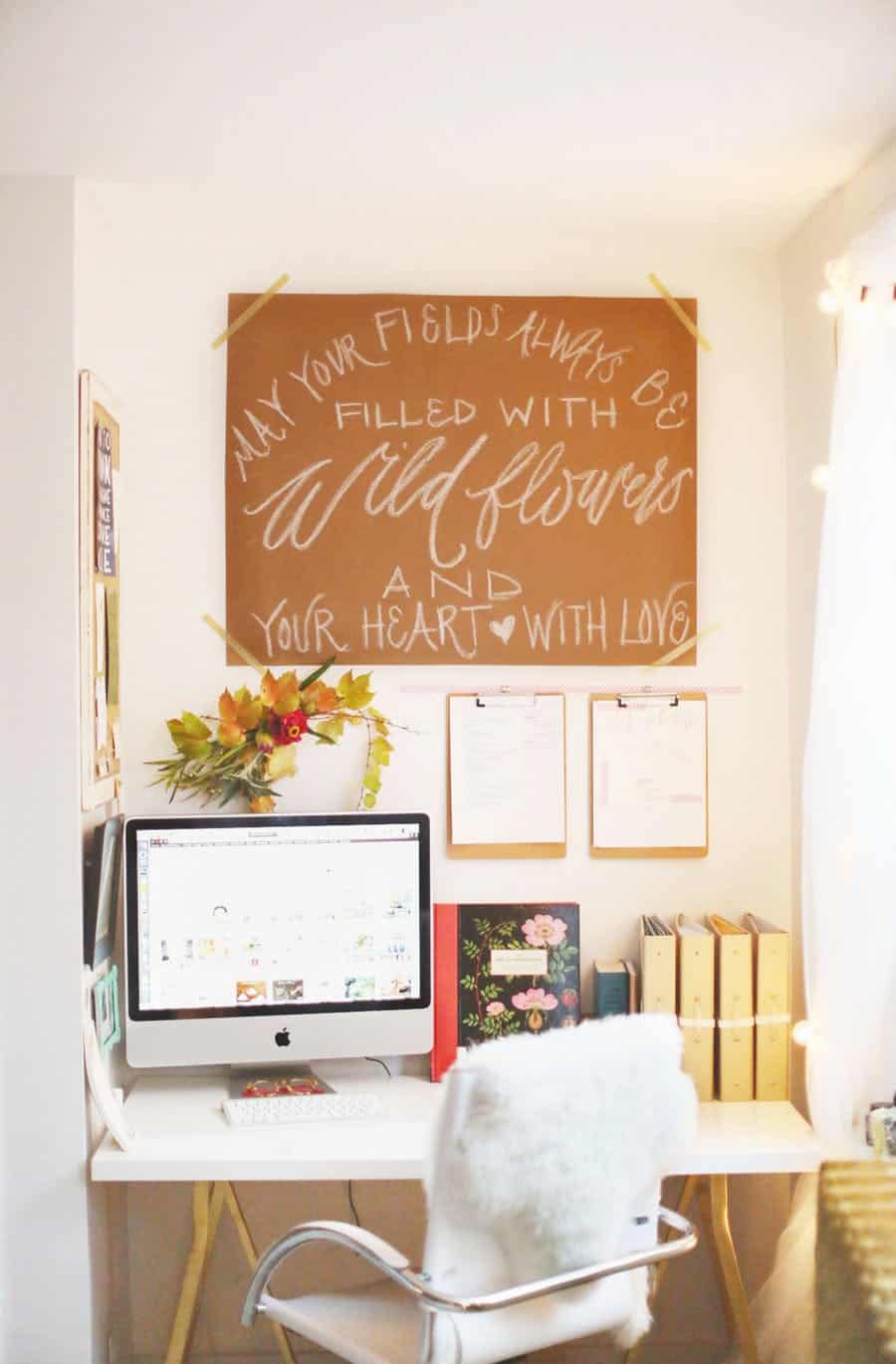 Small Home Office Ideas That Will Make You Want to Work Overtime #cozyofficenook #smallhomeofficeinspiration #officedesk #prettyhomeoffice