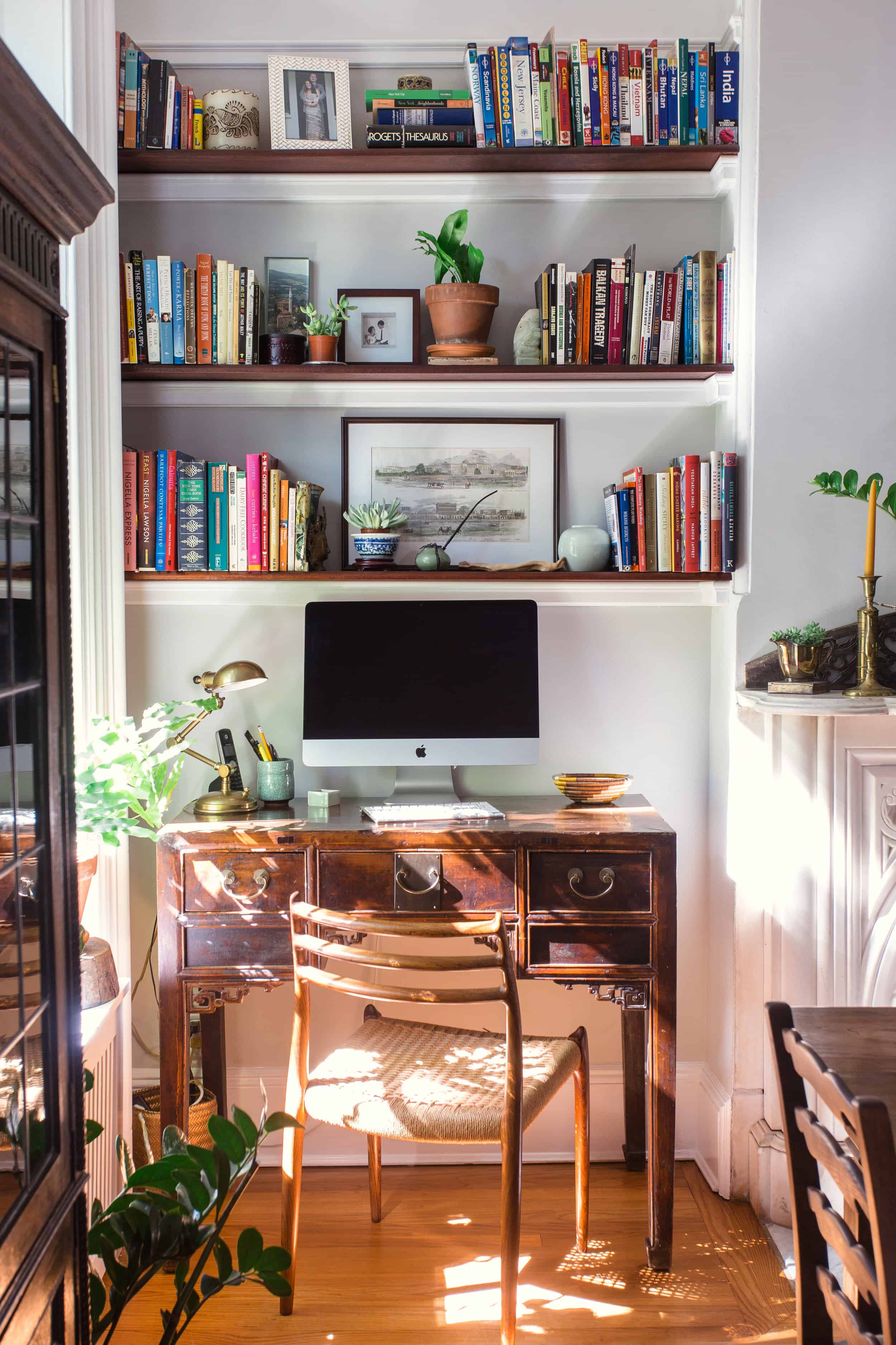Small Home Office Ideas That Will Make You Want to Work Overtime #officeinteriordesign #smallhomeoffice #bohodecor