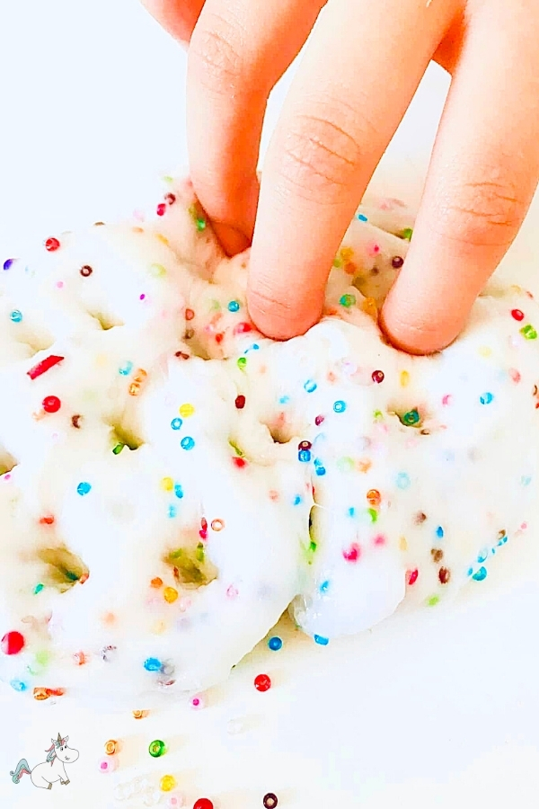 How to make rainbow slime! An easy slime recipe that works everytime