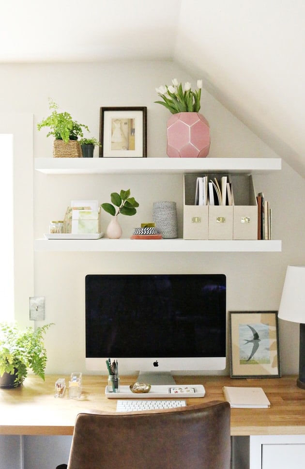 Small Home Office Ideas That Will Make You Want To Work Overtime, #officenook with styled #deskdecor