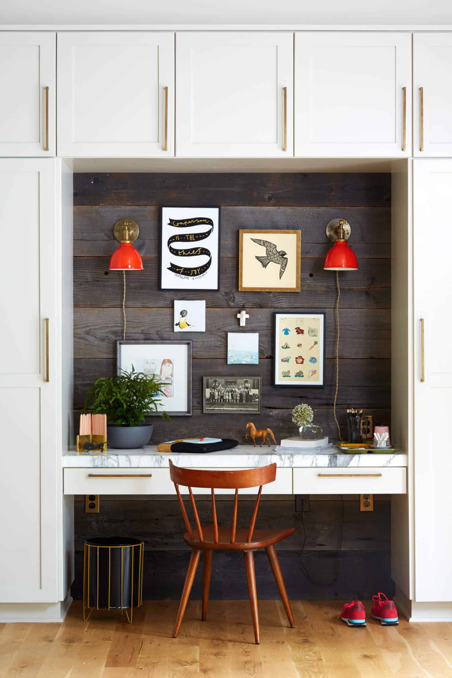 Small Home Office Ideas That Will Make You Want to Work Overtime, modern home office ideas #modernhomeoffice #builtinworkspace #smallhomeofficeinspiration #deskdecorinspiration