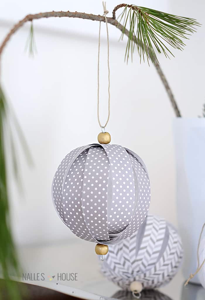 10 DIY Holiday Decorations That Will Make Your Christmas Tree Look Stunning This Year... The best handmade Christmas decoration ideas including easy Christmas crafts