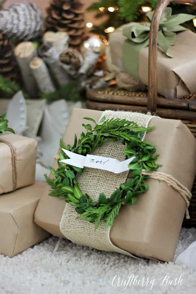 Christmas Gift Wrapping Ideas You'll Definitely Want To Try | No Fancy Gift Wrapping Techniques Required For These Stunning Present Wrapping Ideas | Christmas Gifts | Via https://themummyfront.com | Elegant Gift Wrapping | Gift Wrapping | #christmas #diychristmaswrapping #christmasgiftwrappingideas #christmasgifts #themummyfront.com #festivewrapping