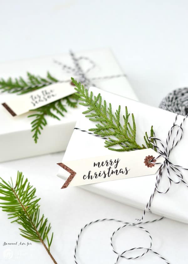 Christmas Gift Wrapping Ideas You'll Definitely Want To Try | No Fancy Gift Wrapping Techniques Required For These Stunning Present Wrapping Ideas | Christmas Gifts | Via https://themummyfront.com | Elegant Gift Wrapping | Gift Wrapping | #christmas #diychristmaswrapping #christmasgiftwrappingideas #christmasgifts #themummyfront.com #festivewrapping