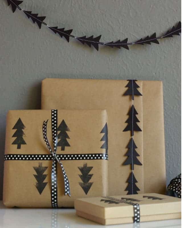 Christmas Gift Wrapping Ideas You'll Definitely Want To Try | No Fancy Gift Wrapping Techniques Required For These Stunning Present Wrapping Ideas | Christmas Gifts | Via https://themummyfront.com | Elegant Gift Wrapping | Gift Wrapping | #christmas #diychristmaswrapping #christmasgiftwrappingideas #christmasgifts #themummyfront.com #festivewrapping