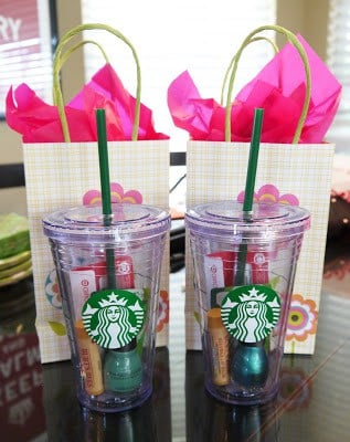 This Starbucks cup and voucher is the perfect DIY Christmas present for Coffee lovers!