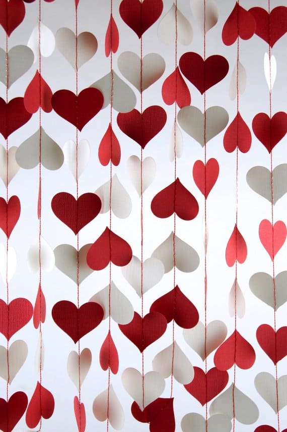 14 Stunning Valentine's Day Decoration Ideas you Will Seriously Fall In Love With This Year! #valentinesdaydecorationideas #valentines #valentinesdaycrafts #valentinesdecor Valentines decor for the home, DIY Heart Garland