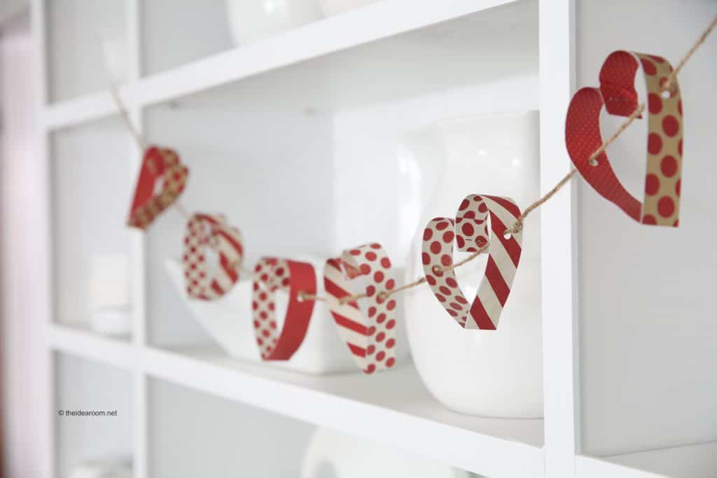 14 Stunning Valentine's Day Decoration Ideas you Will Seriously Fall In Love With This Year! #valentinesdaydecorationideas #valentines #valentinesdaycrafts #valentinesdecor Valentines decor for the home, valentines paper garland