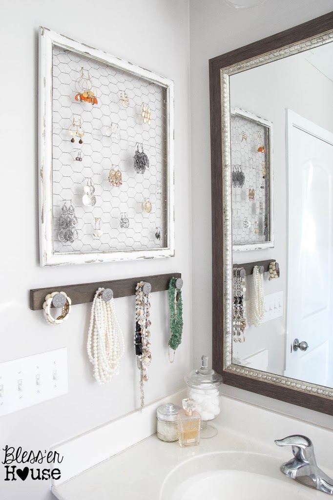 11 Small Bathroom Decor Ideas You Can Do On A Really Small Budget | bathroom decor | small bathroom inspiration | Bathroom storage | DIY bathroom decor | Via: https://themummyfront.com #themummyfront #smallbathroomdecorideas #diyhomedecor #homedecoronabudget #bathroominspiration