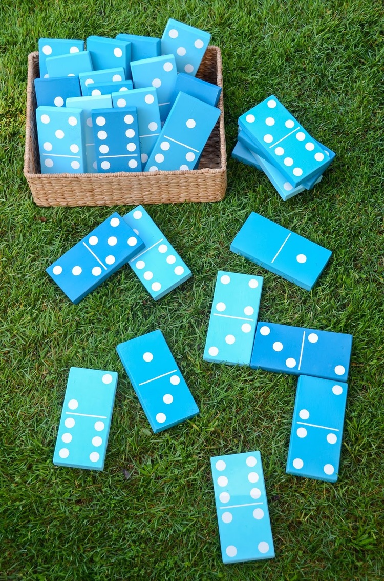 Lawn dominoes Party Game | A DIY summer party game the whole family will enjoy #diyparty #partyideas #partygame