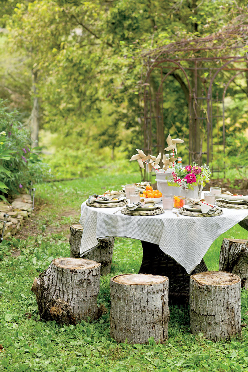 summer party seating | tree stump seats #partyseating #summerparty