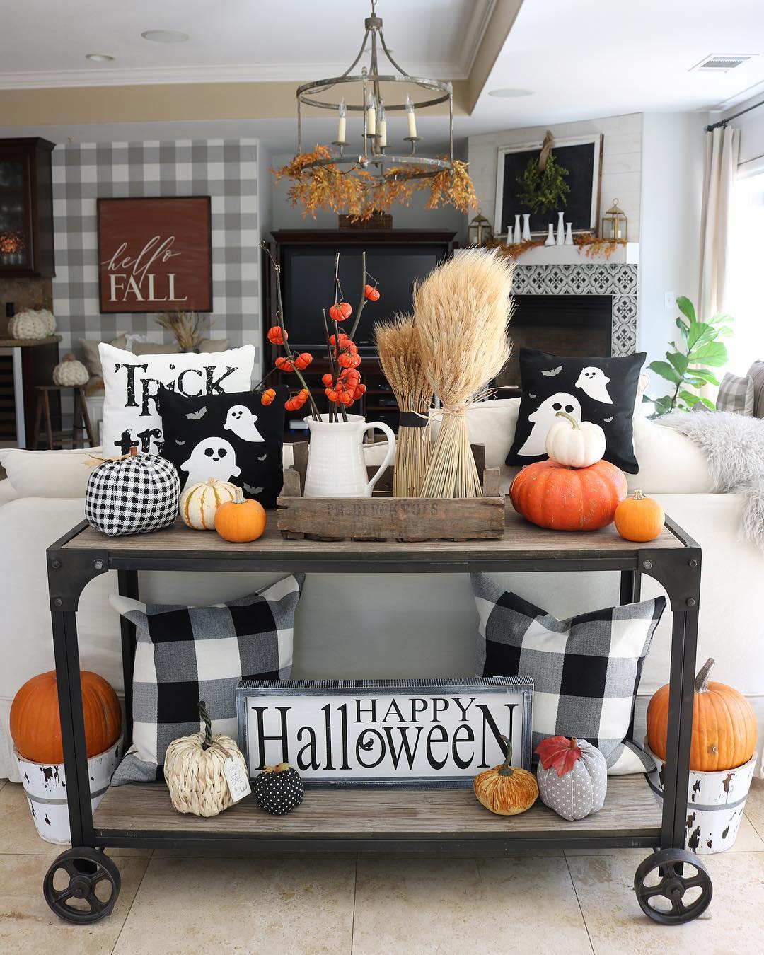 27 DIY Halloween Decorations That Are Cheap And Easy To Make The   Halloween Display 