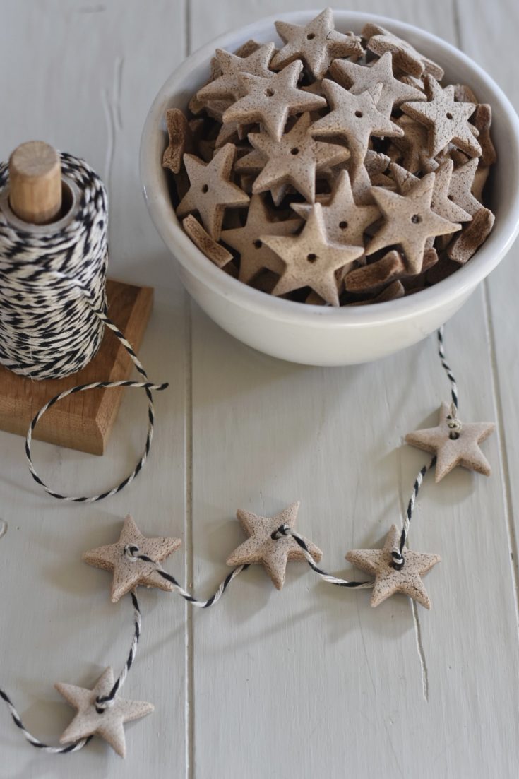 13 Easy Christmas Ornaments (On a Budget) - The Mummy Front