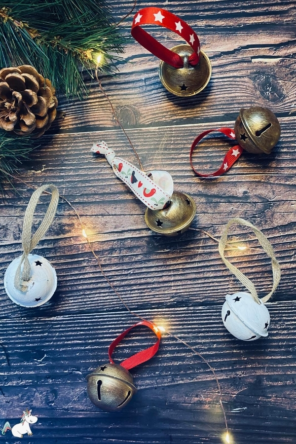 Stunning DIY Rustic Christmas Bells! The perfect DIY Christmas ornament for people who love rustic style decor #christmasbells #diychristmasdecorations #diychristmasdecor #rusticchristmas