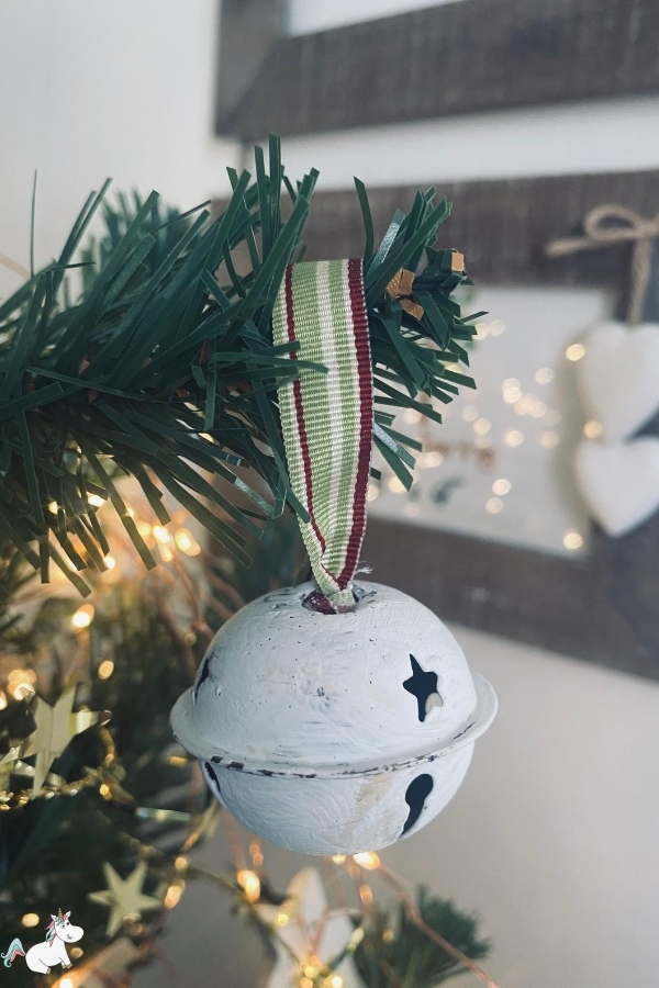DIY Christmas Bells! The perfect DIY Christmas Tree Ornament