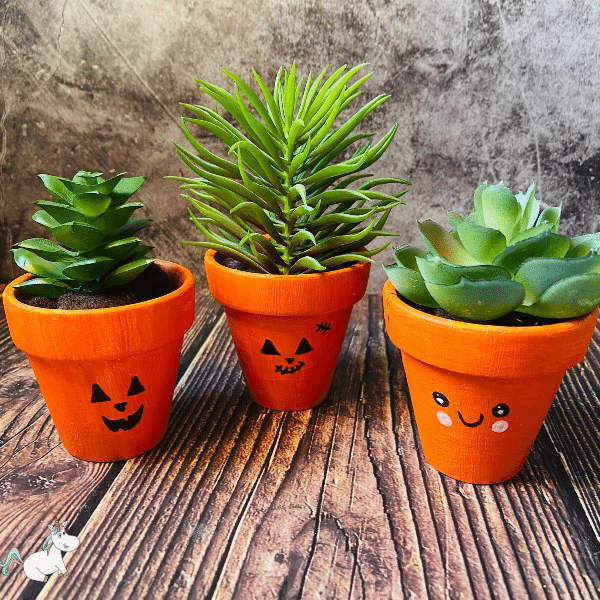 Stunning DIY Halloween Flower Pot Craft: The perfect Halloween craft to make and sell! #halloweencraft #diyhalloween