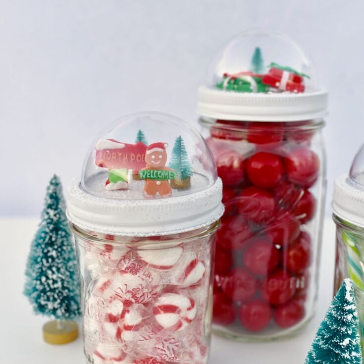 Snow-globe-mason-jars-toppers-tutorial.-These-darling-snow-globe-mason-jar-toppers-are-so-cute-and-easy-to-make-They-make-a-great-Christmas-gift-idea-too