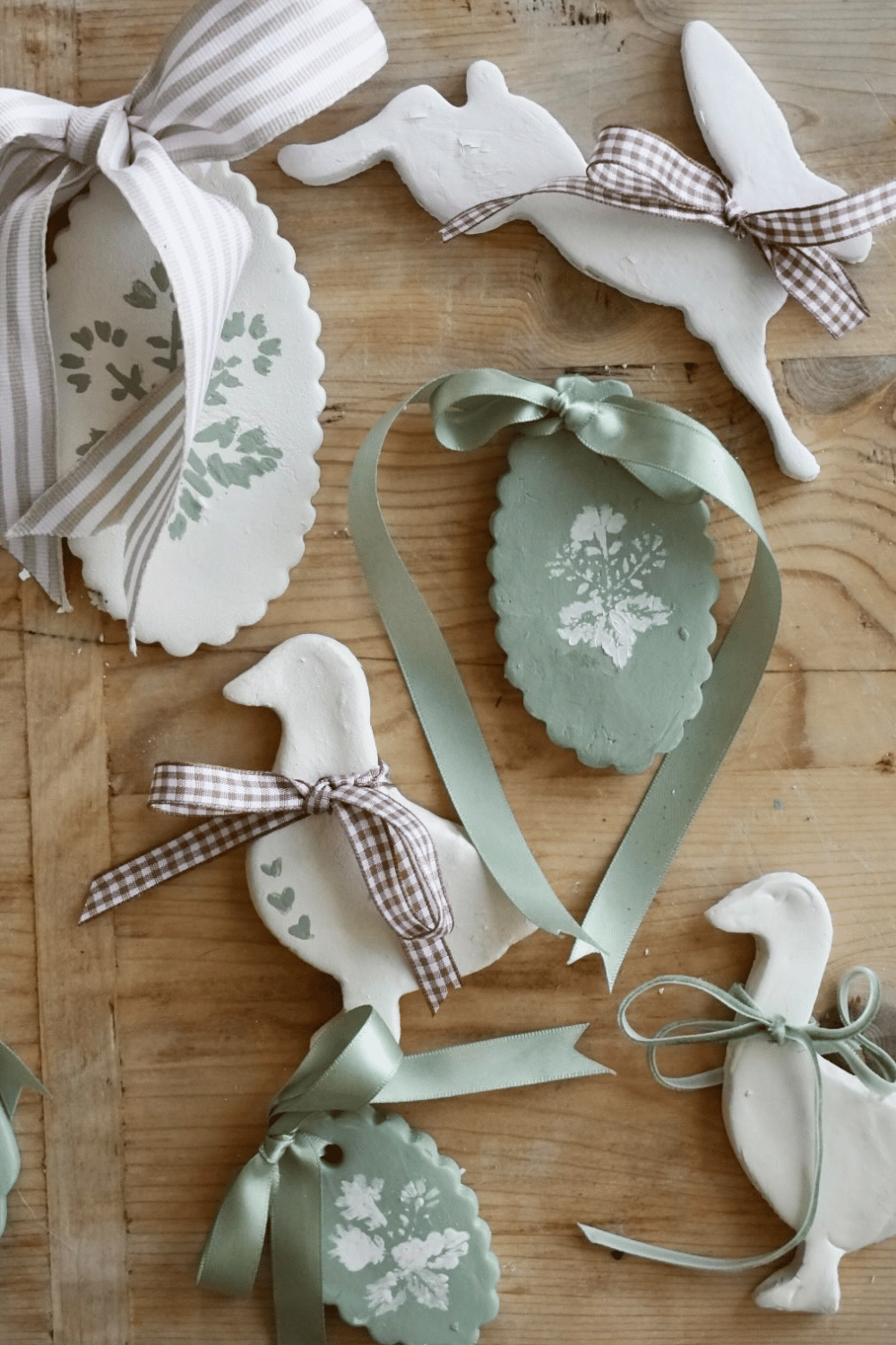 26 Easy Christmas Ornaments To Make and Sell - The Mummy Front