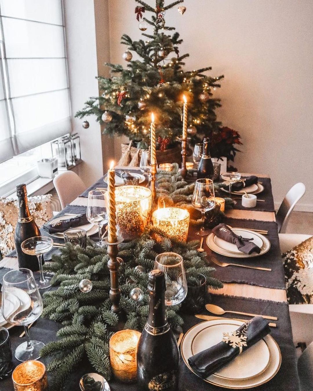 Black and Gold Christmas Table