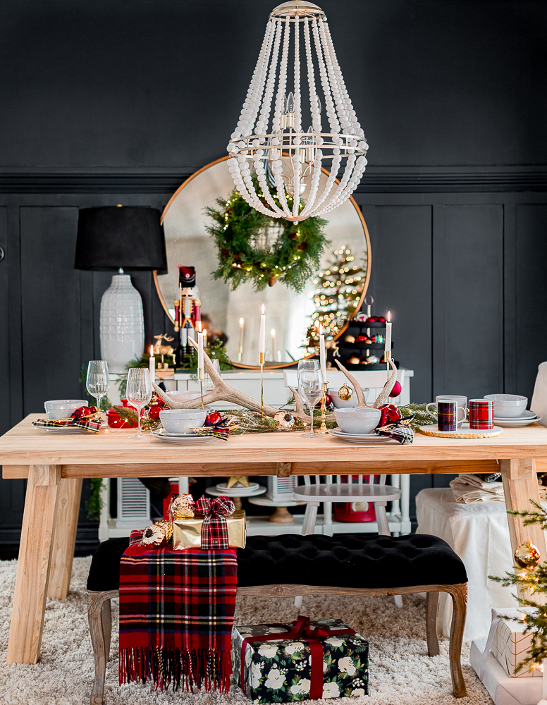 Traditional Christmas Dining Room