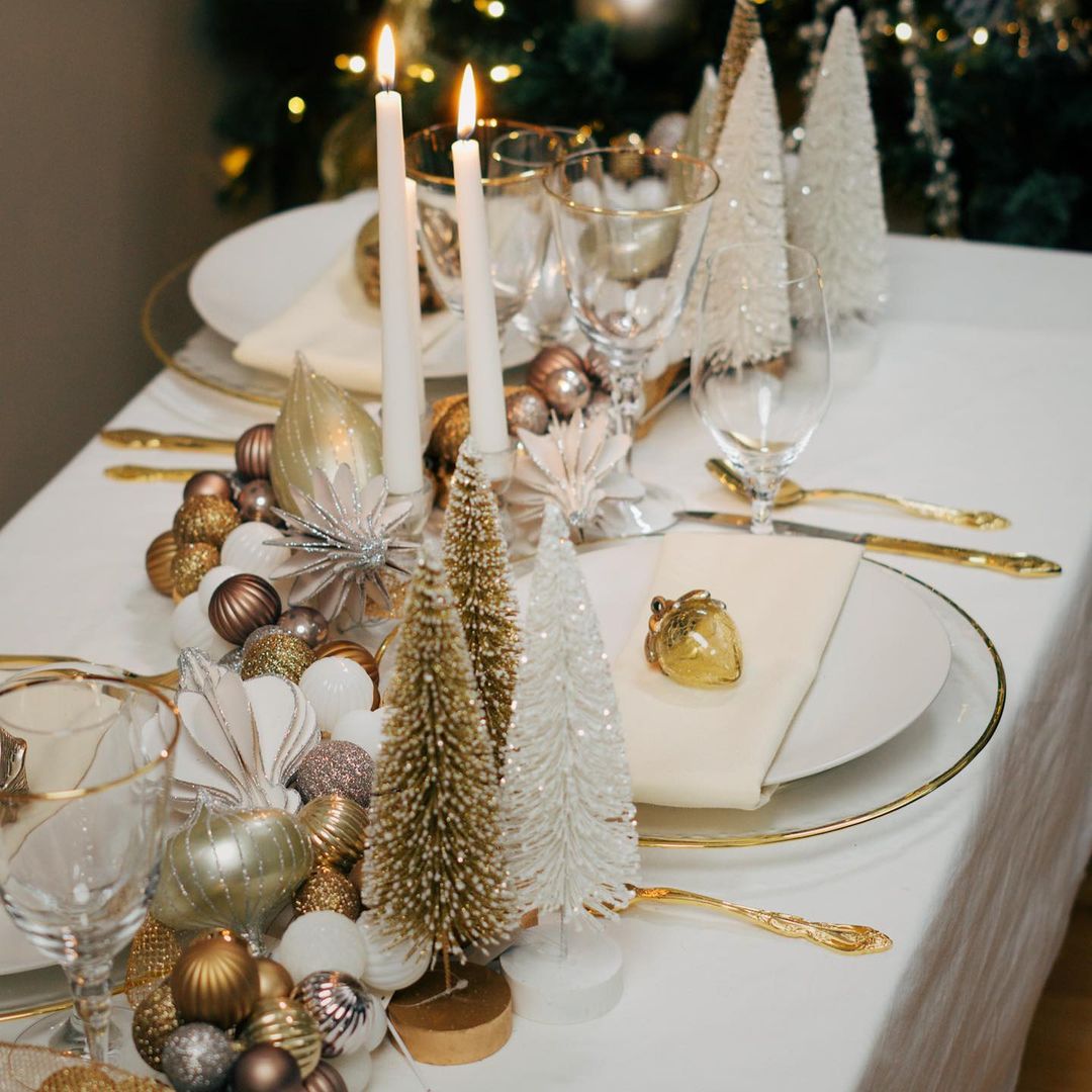 Gold Modern Christmas Table
