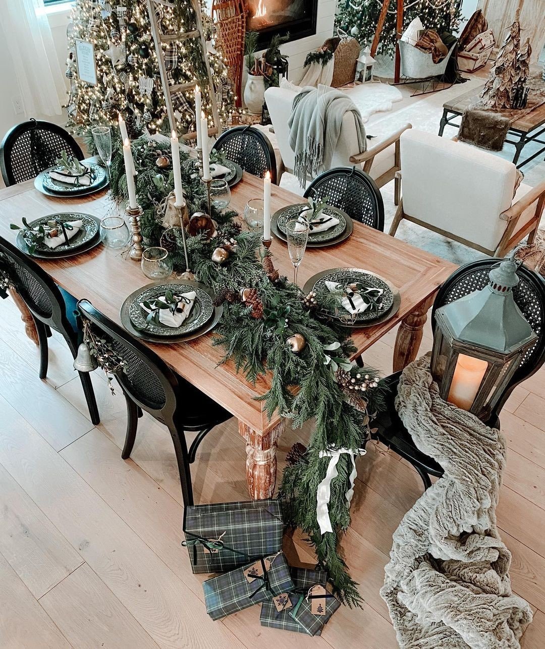 Rustic Style Christmas Tabletop