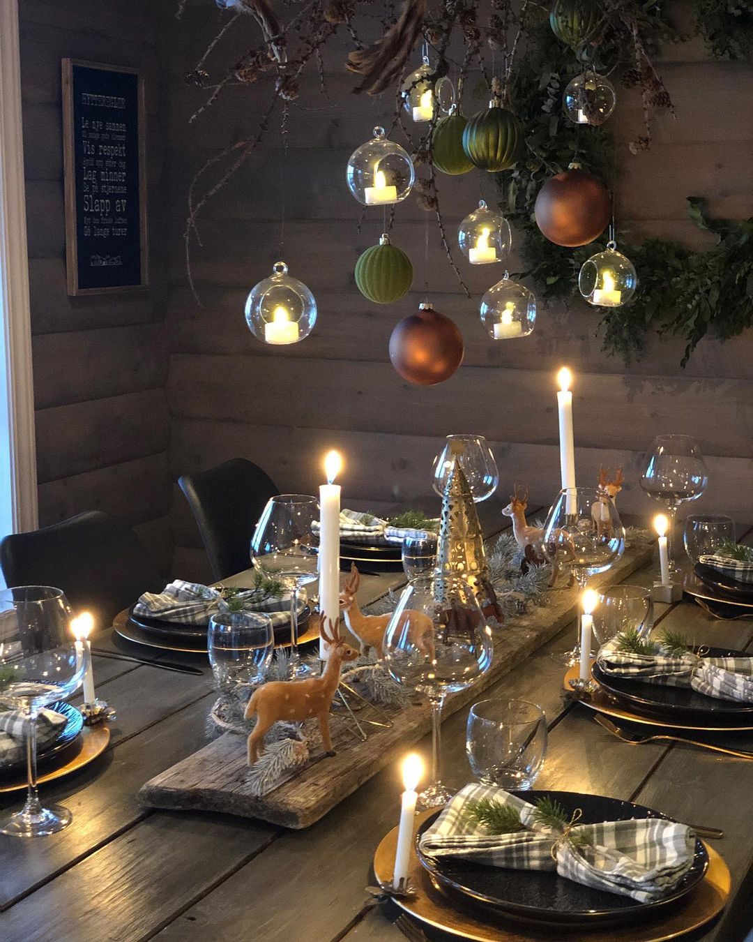 Scandinavian Style Christmas table! One of the most popular tabletop Christmas decor ideas!