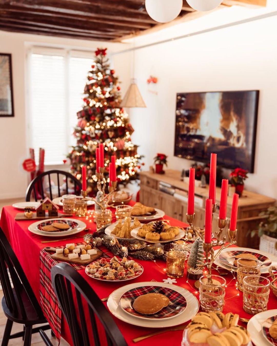 Traditional Red Festive Table Decor