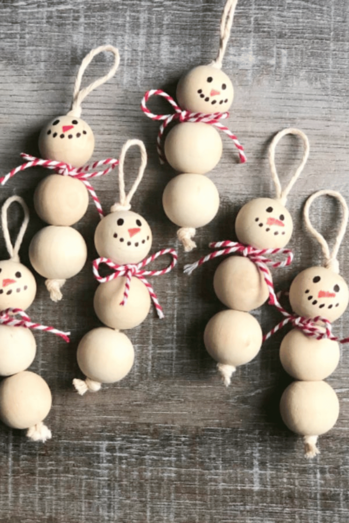 Cute Snowmen made with three wooden beads