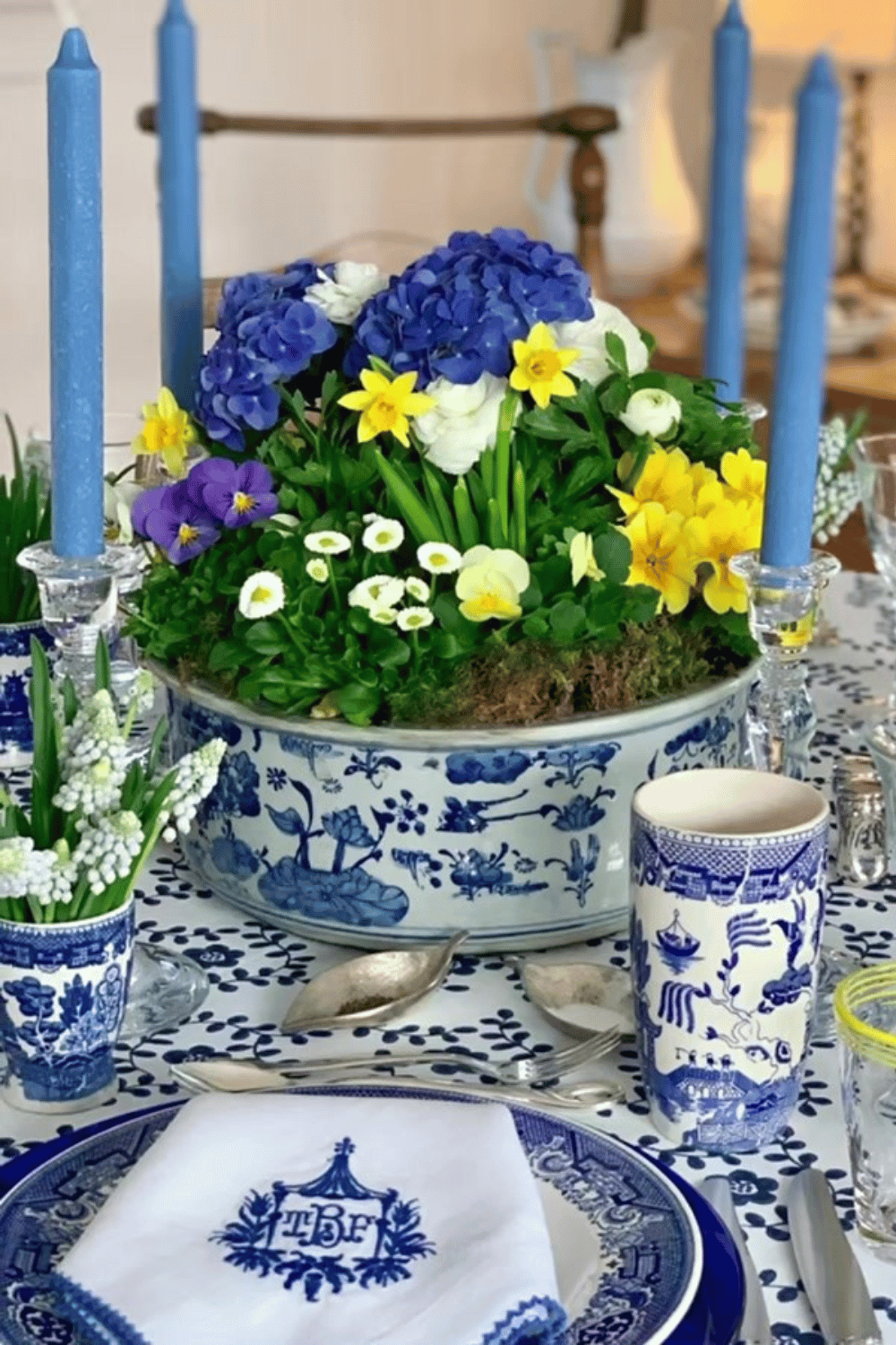 blue and white chinoiserie floral centerpiece