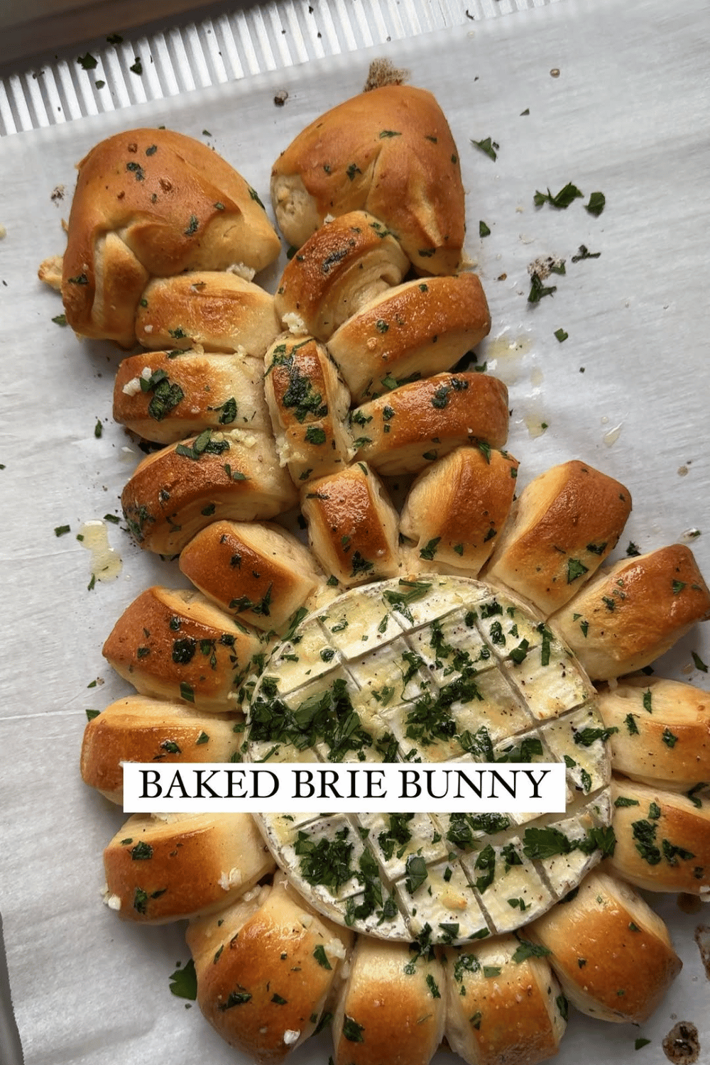 This baked brie bunny bread is the show-stopping Easter appetizer your gathering needs... cheesy, golden, and irresistibly delicious!