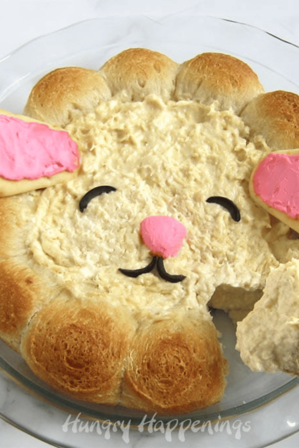 Delight guests at your Easter lunch with lamb-shaped pull-apart bread and creamy chicken dip... the cutest Easter entertaining idea!