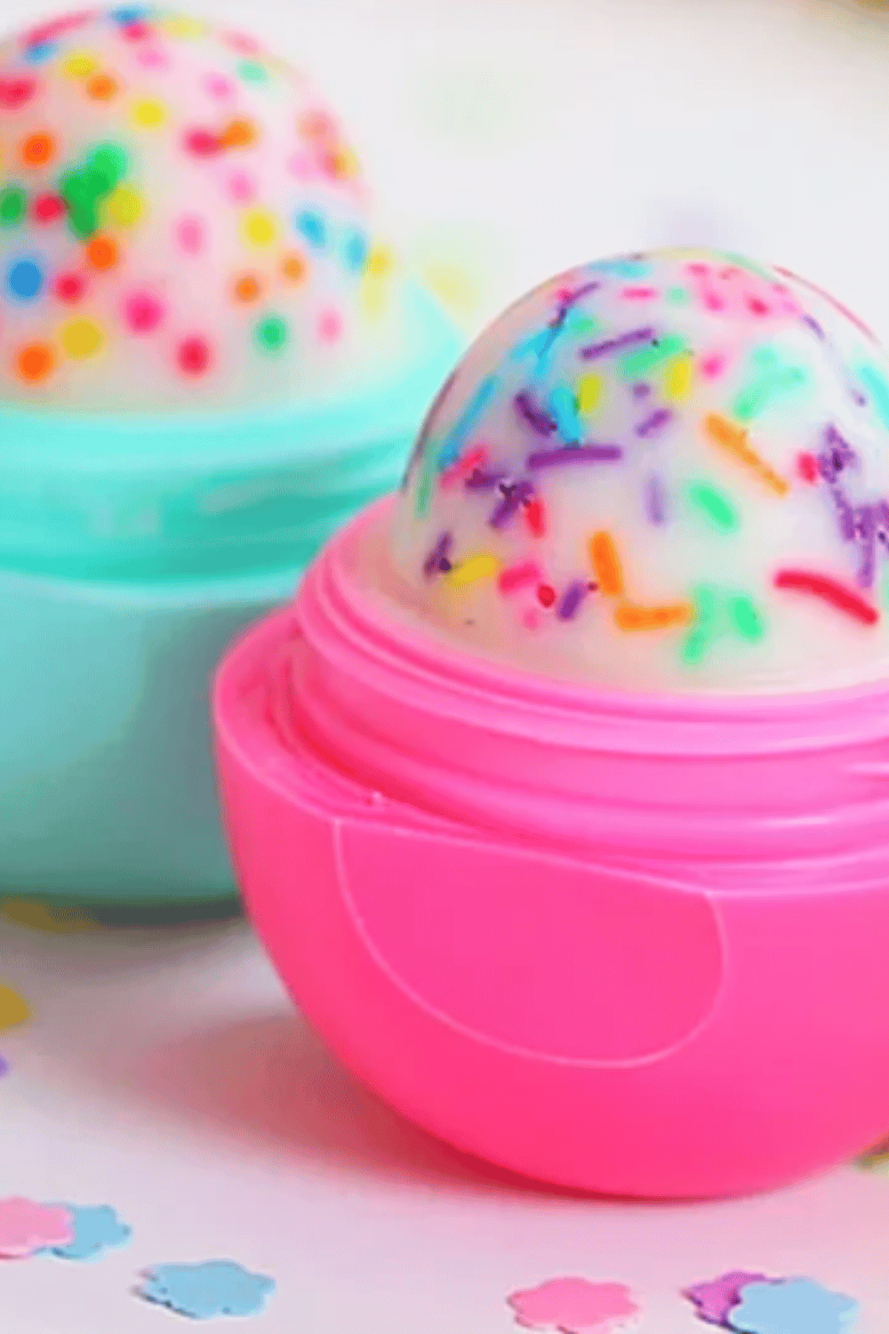 DIY EOS cupcake lip balm with swirled frosting design