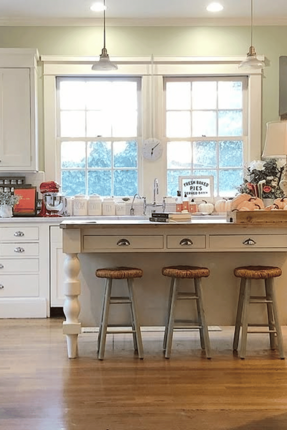 25 Cozy Fall Kitchen Decor Ideas to Try This Season - The Mummy Front