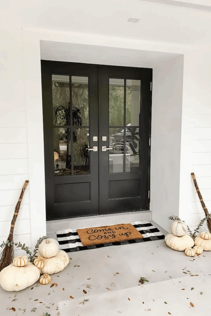 Simple pumpkin cluster with seasonal doormat for fall porch decor