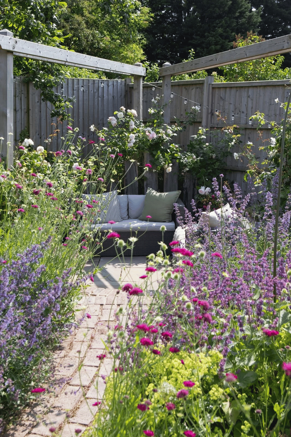 31 Charming Small Cottage Garden Ideas to Recreate - The Mummy Front