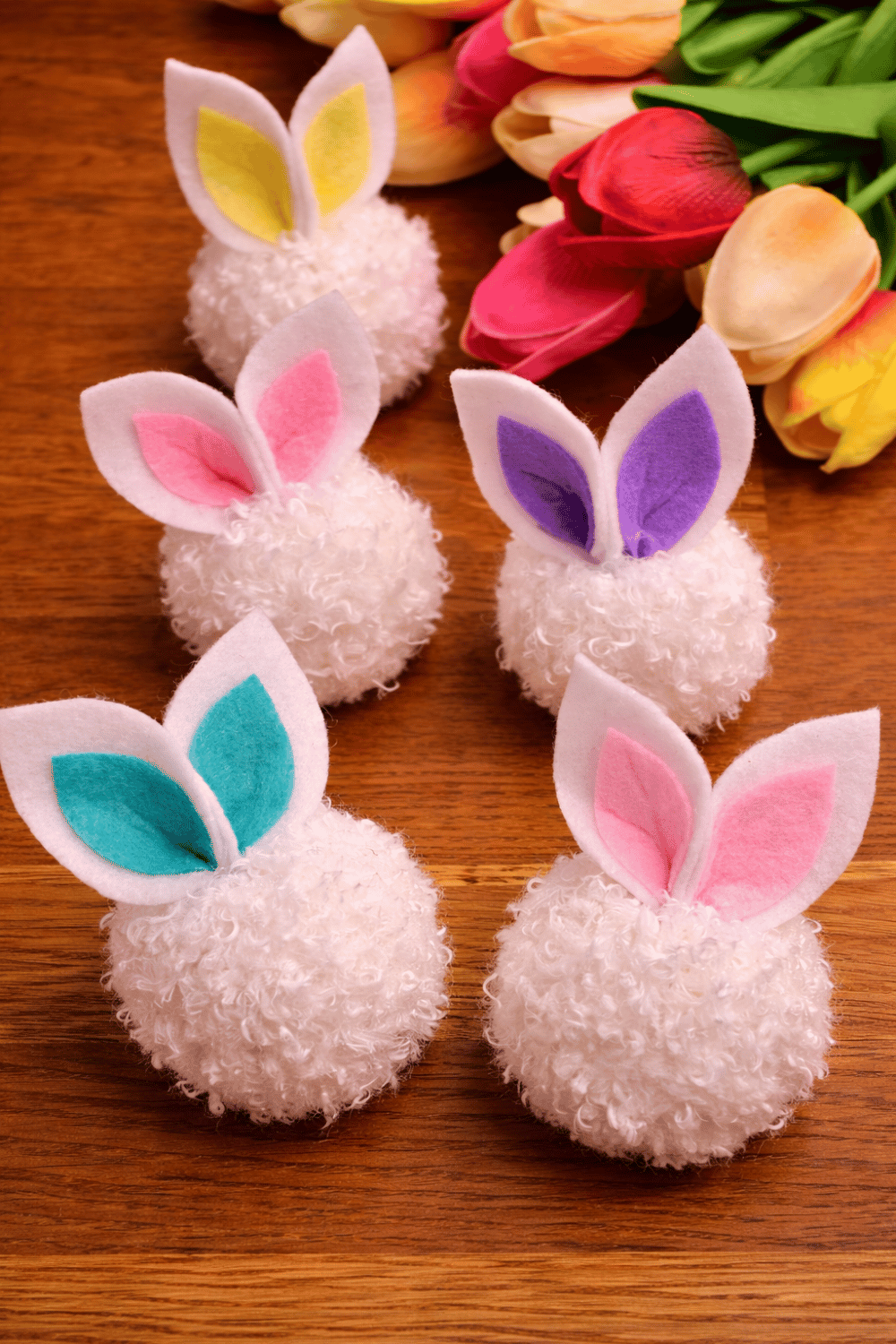 Easy Fluffy Bunny Easter Garland DIY Tutorial - The Mummy Front