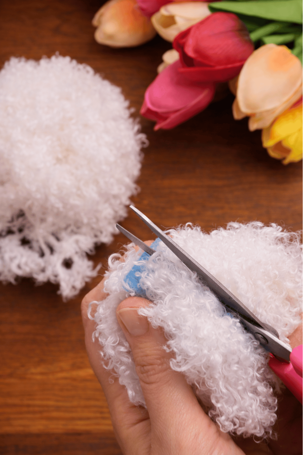Easy Fluffy Bunny Easter Garland DIY Tutorial - The Mummy Front